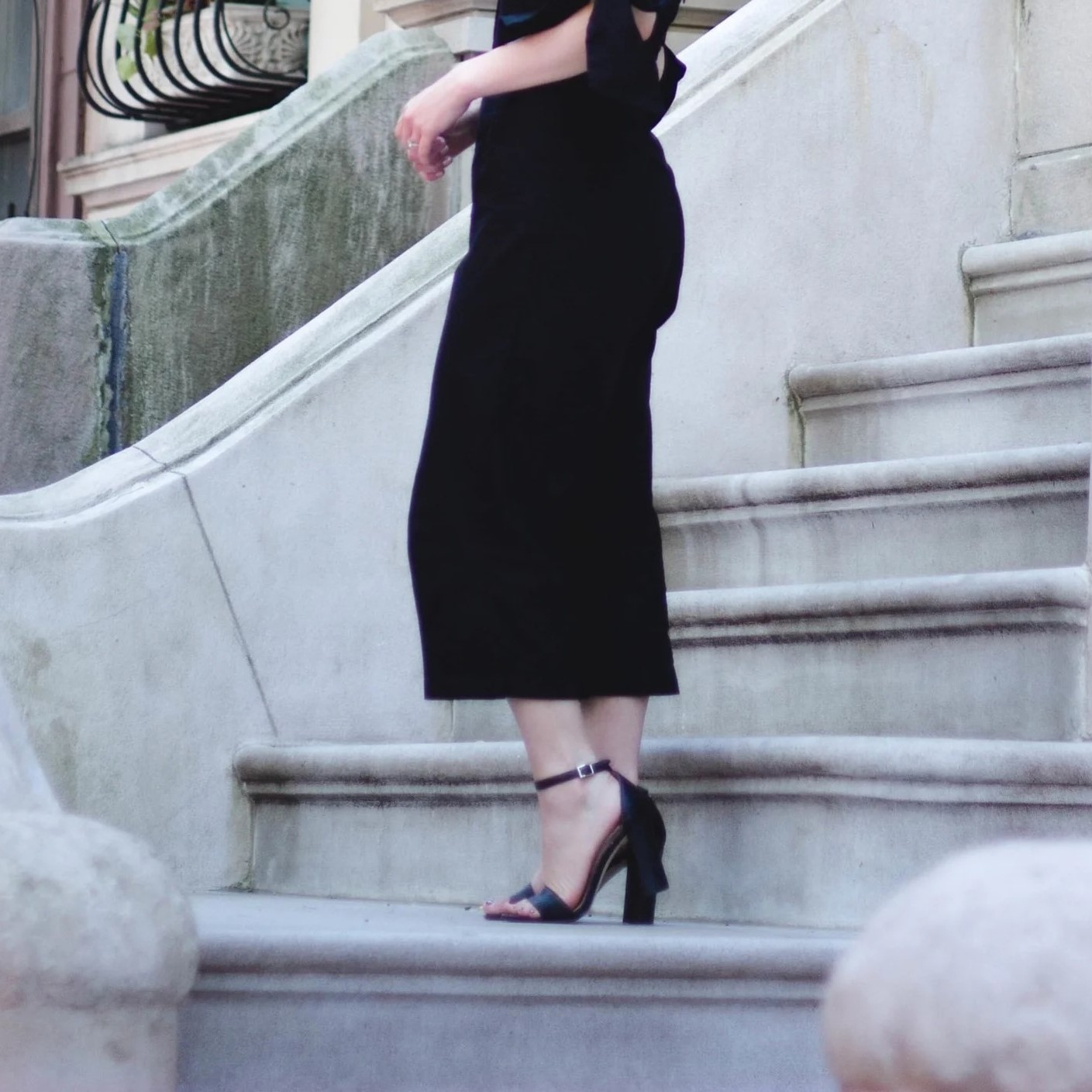 shoes to wear with black jumpsuit